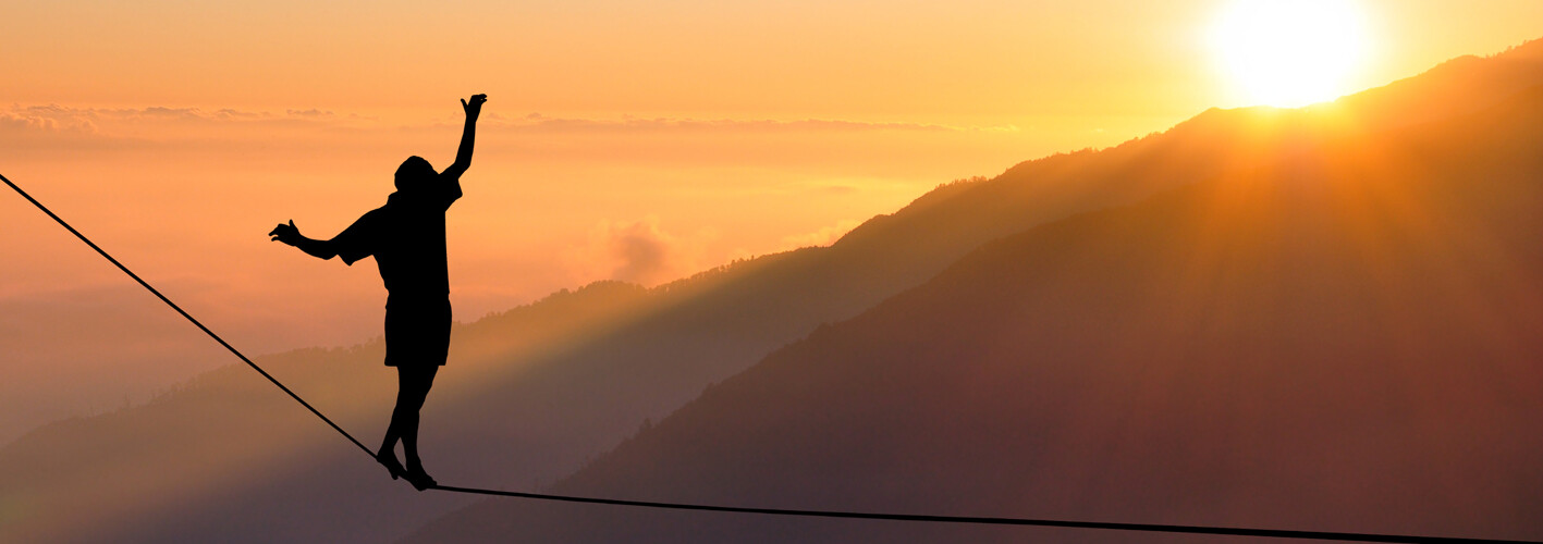 Slackline beim Sonnenuntergang